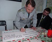 Bild: Spende an Sondersh&auml;user Tafel
