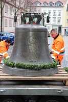 Die erste Glocke für Trinitatiskirche in der Stadt Bild: Die erste Glocke für Trinitatiskirche in der Stadt