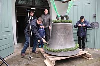 Die erste Glocke für Trinitatiskirche in der Stadt Bild: Die erste Glocke für Trinitatiskirche in der Stadt