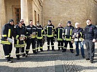 Er gegen Sie! Bild: Er gegen Sie!