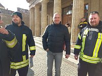 Er gegen Sie! Bild: Er gegen Sie!