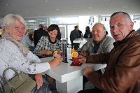 Nach der Arbeit ins Autohaus Bild: Nach der Arbeit ins Autohaus