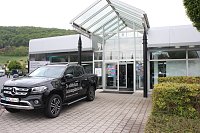 Nach der Arbeit ins Autohaus Bild: Nach der Arbeit ins Autohaus