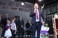 27. Fliederfest eröffnet - Verabschiedung Fliederkönigin Bild: 27. Fliederfest eröffnet - Verabschiedung Fliederkönigin