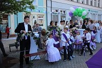 27. Fliederfest eröffnet - Verabschiedung Fliederkönigin Bild: 27. Fliederfest eröffnet - Verabschiedung Fliederkönigin