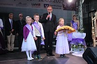 27. Fliederfest eröffnet - Verabschiedung Fliederkönigin Bild: 27. Fliederfest eröffnet - Verabschiedung Fliederkönigin