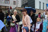 Fliederparade mit Schirm Bild: Fliederparade mit Schirm