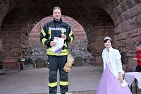 Feuerwehrleute stürmen Kyffhäuserdenkmal Bild: Feuerwehrleute stürmen Kyffhäuserdenkmal