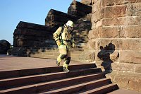 Feuerwehrleute stürmen Kyffhäuserdenkmal Bild: Feuerwehrleute stürmen Kyffhäuserdenkmal