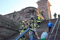 Feuerwehrleute stürmen Kyffhäuserdenkmal Bild: Feuerwehrleute stürmen Kyffhäuserdenkmal