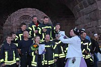 Feuerwehrleute stürmen Kyffhäuserdenkmal Bild: Feuerwehrleute stürmen Kyffhäuserdenkmal