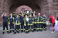 Feuerwehrleute stürmen Kyffhäuserdenkmal Bild: Feuerwehrleute stürmen Kyffhäuserdenkmal