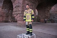 Feuerwehrleute stürmen Kyffhäuserdenkmal Bild: Feuerwehrleute stürmen Kyffhäuserdenkmal