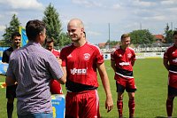 Bild: Spieler und Schiedsrichter verabschiedet