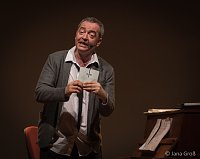 Ein Mann allein am Klavier Bild: Ein Mann allein am Klavier