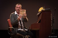 Ein Mann allein am Klavier Bild: Ein Mann allein am Klavier
