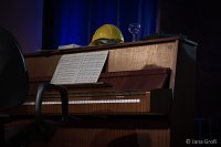 Ein Mann allein am Klavier Bild: Ein Mann allein am Klavier