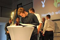 Bild: Fu&szlig;baller geehrt