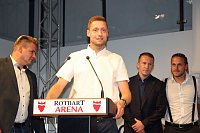 Bild: Fu&szlig;baller geehrt