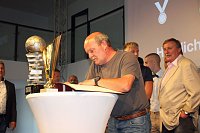 Bild: Fu&szlig;baller geehrt