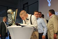 Bild: Fu&szlig;baller geehrt