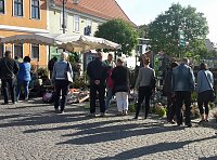 Bild: Pflanzen und Menschen in H&uuml;lle und F&uuml;lle