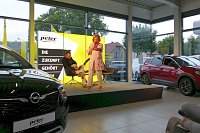 Marijke Amado begeisterte im Autohaus Peter mit lecker Abend Bild: Marijke Amado begeisterte im Autohaus Peter mit lecker Abend