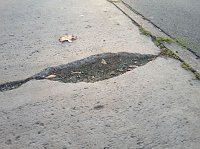 Bild: Gehwege und Stra&szlig;en in der Kritik