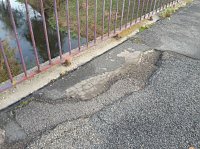 Bild: Gehwege und Stra&szlig;en in der Kritik