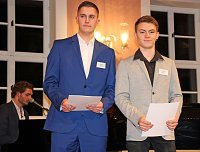 Absolventen für ausgezeichnete Ausbildungsergebnisse geehrt Bild: Absolventen für ausgezeichnete Ausbildungsergebnisse geehrt