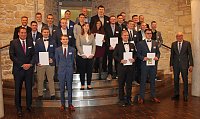 Absolventen für ausgezeichnete Ausbildungsergebnisse geehrt Bild: Absolventen für ausgezeichnete Ausbildungsergebnisse geehrt
