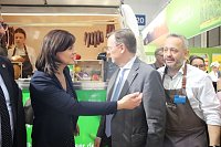 Bild: Premiere mit mobilem Hofladen