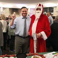 Bild: Spende f&uuml;r Weihnachtsmannb&uuml;ro