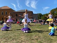 Die Eleven des Tanzstudio Radeva bereicherten das Programm zum Kindertag in Sondershausen Bild: Die Eleven des Tanzstudio Radeva bereicherten das Programm zum Kindertag in Sondershausen