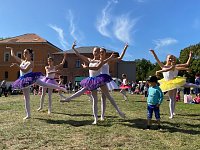 Die Eleven des Tanzstudio Radeva bereicherten das Programm zum Kindertag in Sondershausen Bild: Die Eleven des Tanzstudio Radeva bereicherten das Programm zum Kindertag in Sondershausen