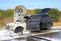 Autobrand auf Autobahn Bild: Autobrand auf Autobahn