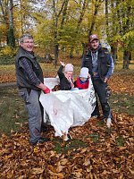 Laubfegen im Schlosspark Ebeleben Bild: Laubfegen im Schlosspark Ebeleben