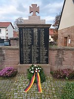 Bild: Der Opfer von Krieg und Gewalt gedacht