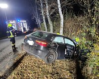 Unfall auf nassem aus Bild: Unfall auf nassem aus