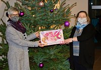 Übergabe Weihnachtswunsch von der Präsidentin des Rotary Clubs Bild: Übergabe Weihnachtswunsch von der Präsidentin des Rotary Clubs