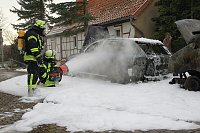 Zwei Fahrzeuge ausgebrannt Bild: Zwei Fahrzeuge ausgebrannt
