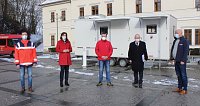 Bild: v.l. Sandro Bauer (DRK), Landr&auml;tin Antje Hochwind-Schneider, Sven &Ouml;sterheld (DRK), Dr. Thiele (Pressesprecher), K.-H. Genzel (DRK)