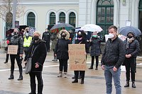 Bild: Proteste der Fris&ouml;rinnung vor dem Nordh&auml;user Bahnhof