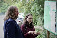 Dr. Anton Hofreiter auf dem Weg zum Possen; Frau Hümpfner-Stationsleiterin Natura 2000 Station Possen Bild: Dr. Anton Hofreiter auf dem Weg zum Possen; Frau Hümpfner-Stationsleiterin Natura 2000 Station Possen