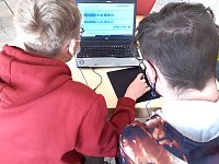 Kinder besprechen Audioguides Bild: Kinder besprechen Audioguides