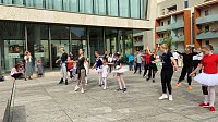 Bild: Die Eleven des Tanzstudio Radeva konnten am Denkmaltag gleich an zwei Orten auftreten