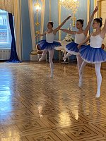 Bild: Die Eleven des Tanzstudio Radeva konnten am Denkmaltag gleich an zwei Orten auftreten