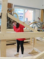 Jobbloggerin Franzi im Handwerksbetrieb Tischlerei und Massivholzbau Bohnert Bild: Jobbloggerin Franzi im Handwerksbetrieb Tischlerei und Massivholzbau Bohnert