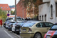 Die Polizei nimmt einen Mann fest, der ein Haus anzünden wollte Bild: Die Polizei nimmt einen Mann fest, der ein Haus anzünden wollte