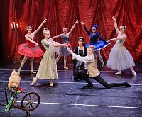 Ballettaufführungen auf der großen Bühne des Theaters Bild: Ballettaufführungen auf der großen Bühne des Theaters